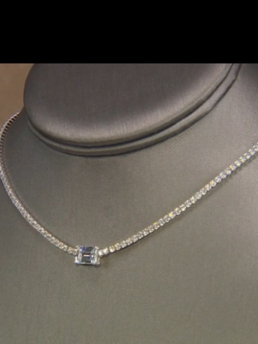 Judith Ripka -Tennis Necklace with Emerald-Cut Center Stone - choker